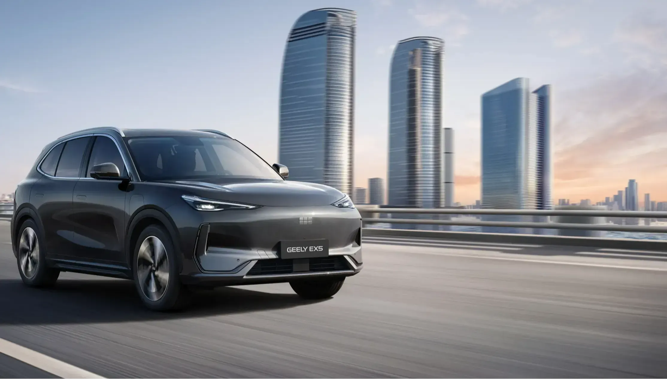 Fachada de concessionária moderna.