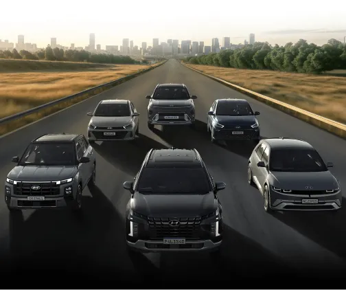 Frente dos carros Hyundai em uma pista.