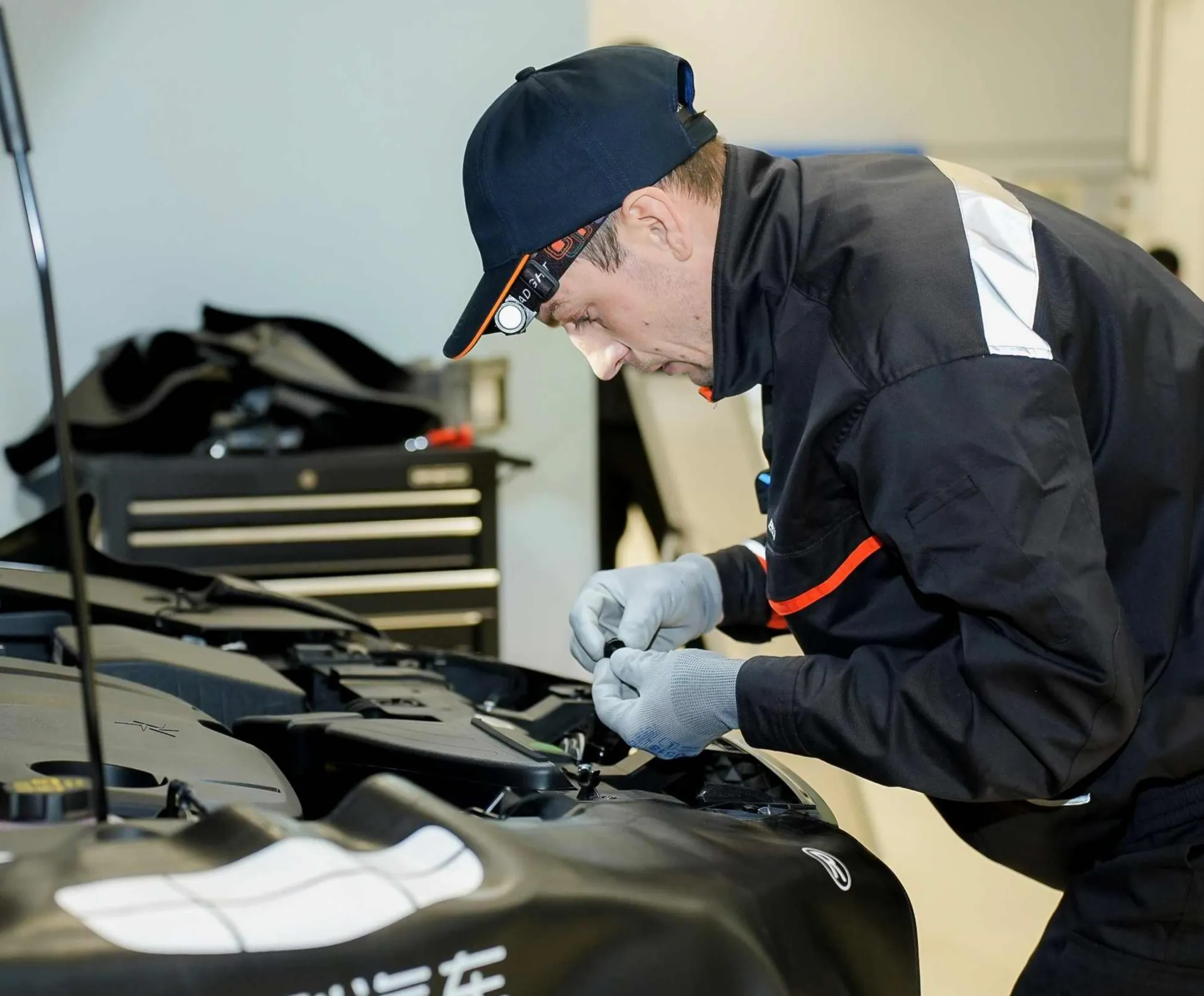 Revisão e manutenção no carro Geely