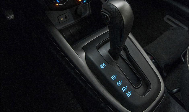 Carro com escudo de proteção contra roubo e furto