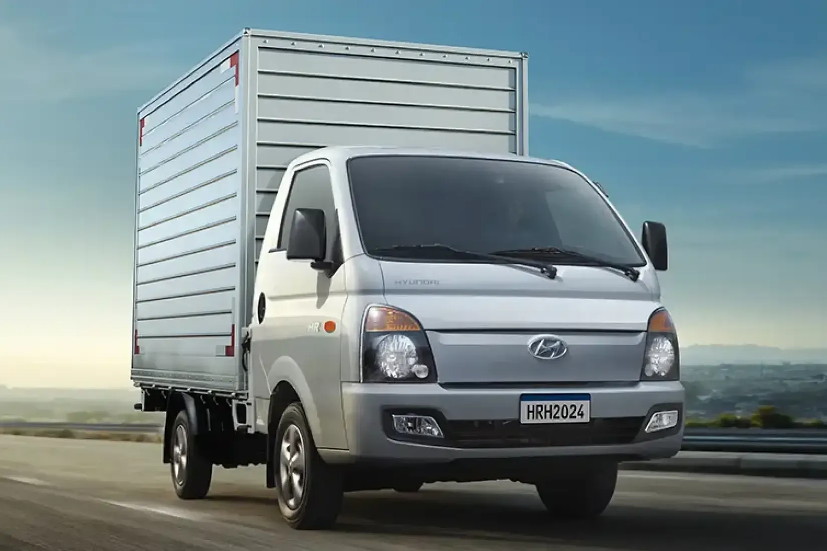 Caminhão Hyundai em estrada