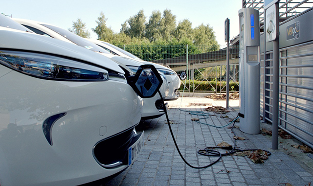 Carros elétricos e híbridos em crescimento no Brasil