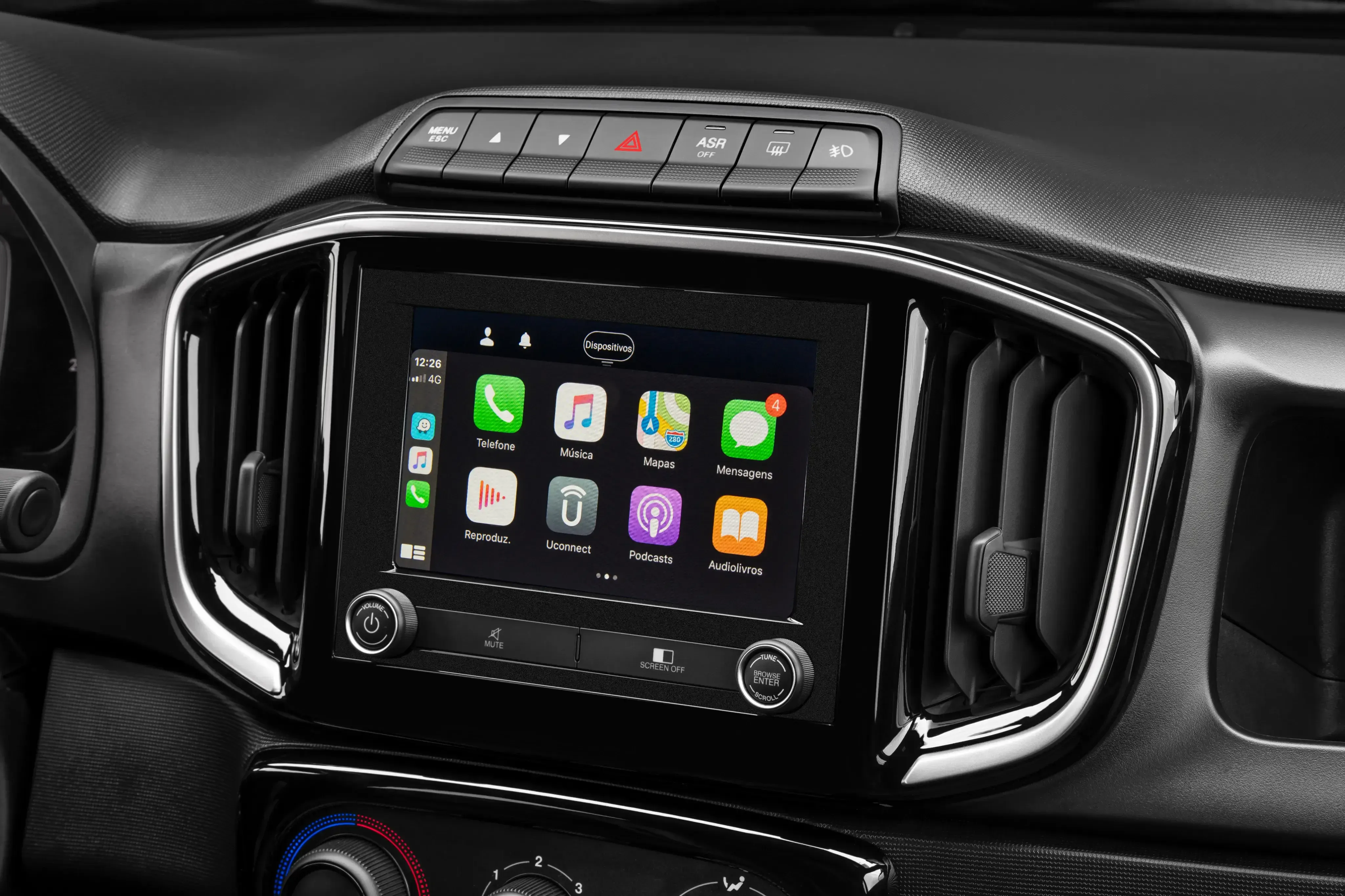 Central multimídia do Fiat Mobi, com tela touchscreen e conectividade para smartphone.