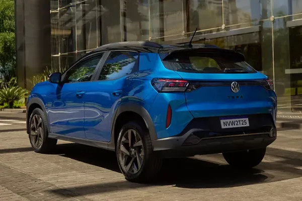 Traseira do Volkswagen Tera azul
