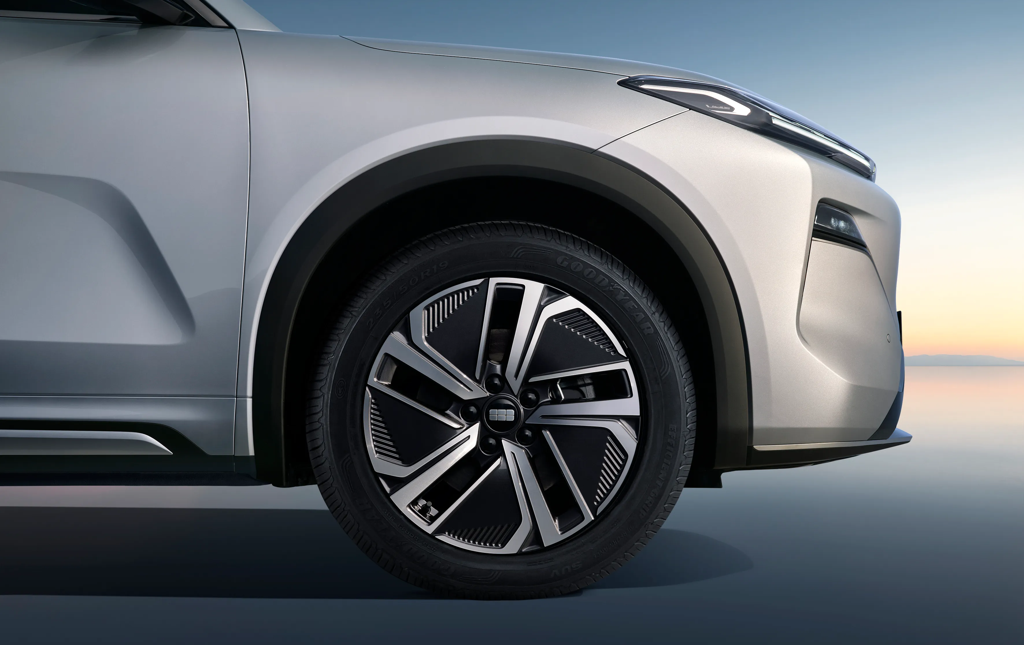 左舵18-inch wheels.jpg