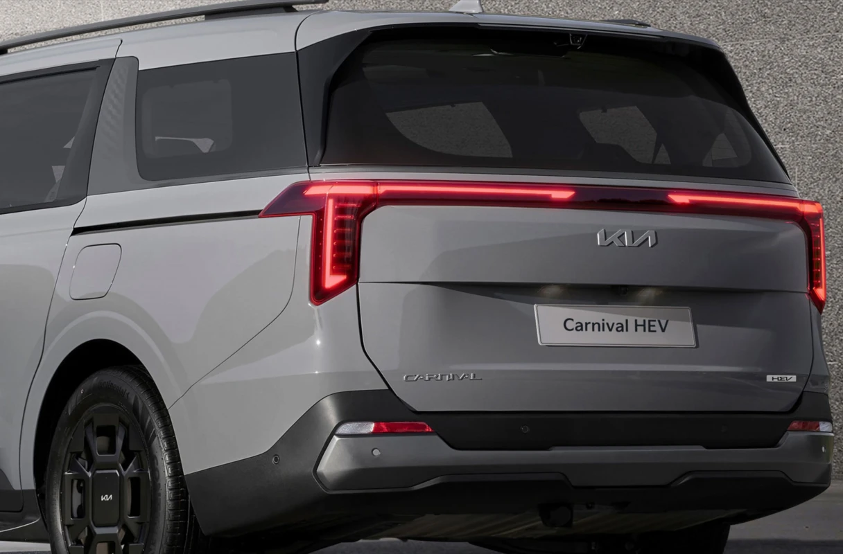 Kia Carnival — 3