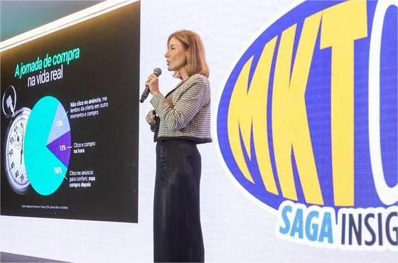 Lideranças do Grupo Saga em evento de marketing e inovação.