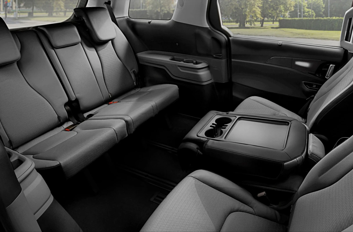 Kia Carnival — 14