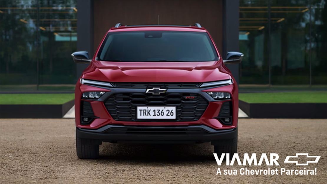 Chevrolet Tracker, SUV compacto, visto de três quartos em via urbana