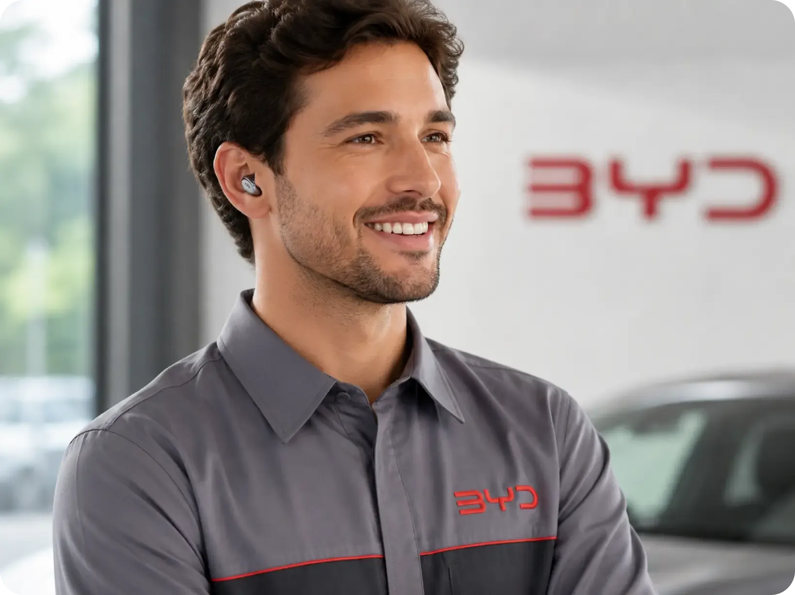 Homem com uniforme BYD