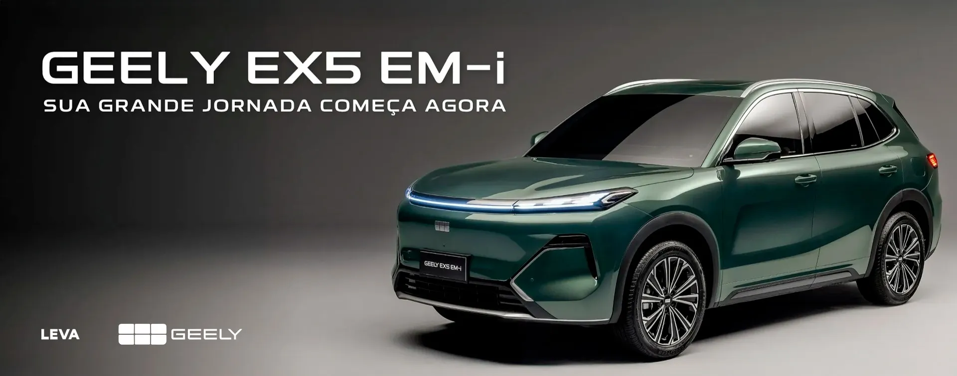 SUV elétrico Geely EX5 prata em destaque sobre faixa amarela iluminada, com fundo escuro e texto "Lançamento Exclusivo Geely EX5" ao lado.