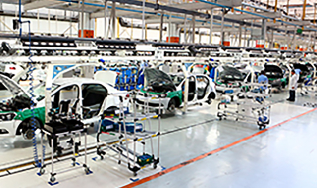 Fábrica de carros no Brasil retomando produção com segurança