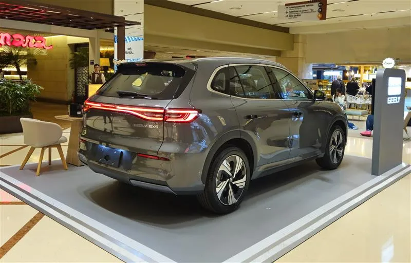 Brasil recebe o primeiro lote de veículos GEELY EX5