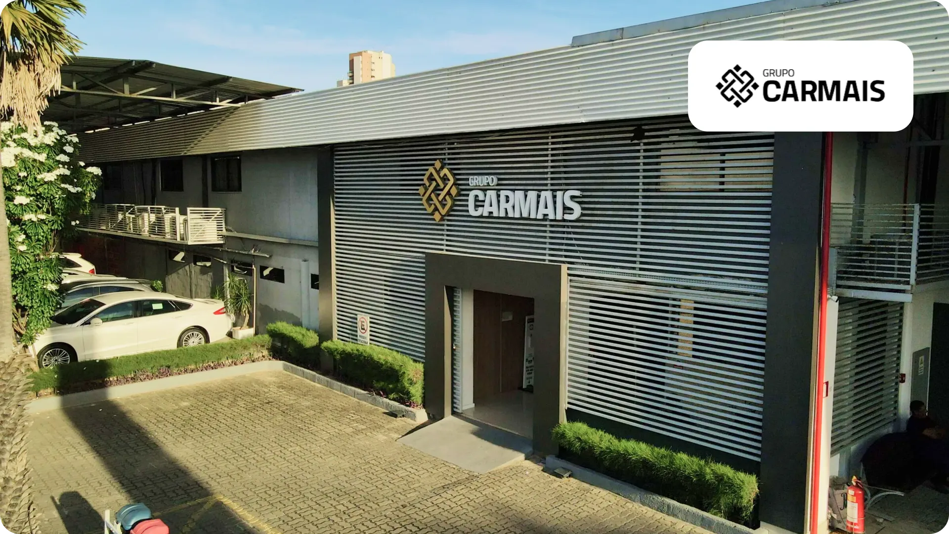 Fachada de uma loja do Grupo Carmais