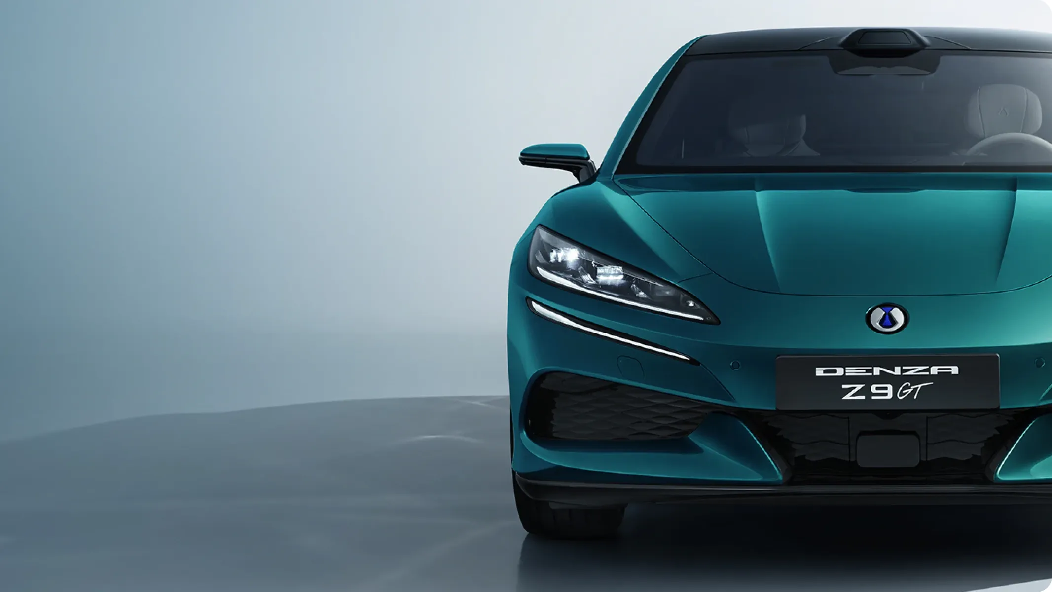 Denza Z9 GT verde-azulado, vista frontal