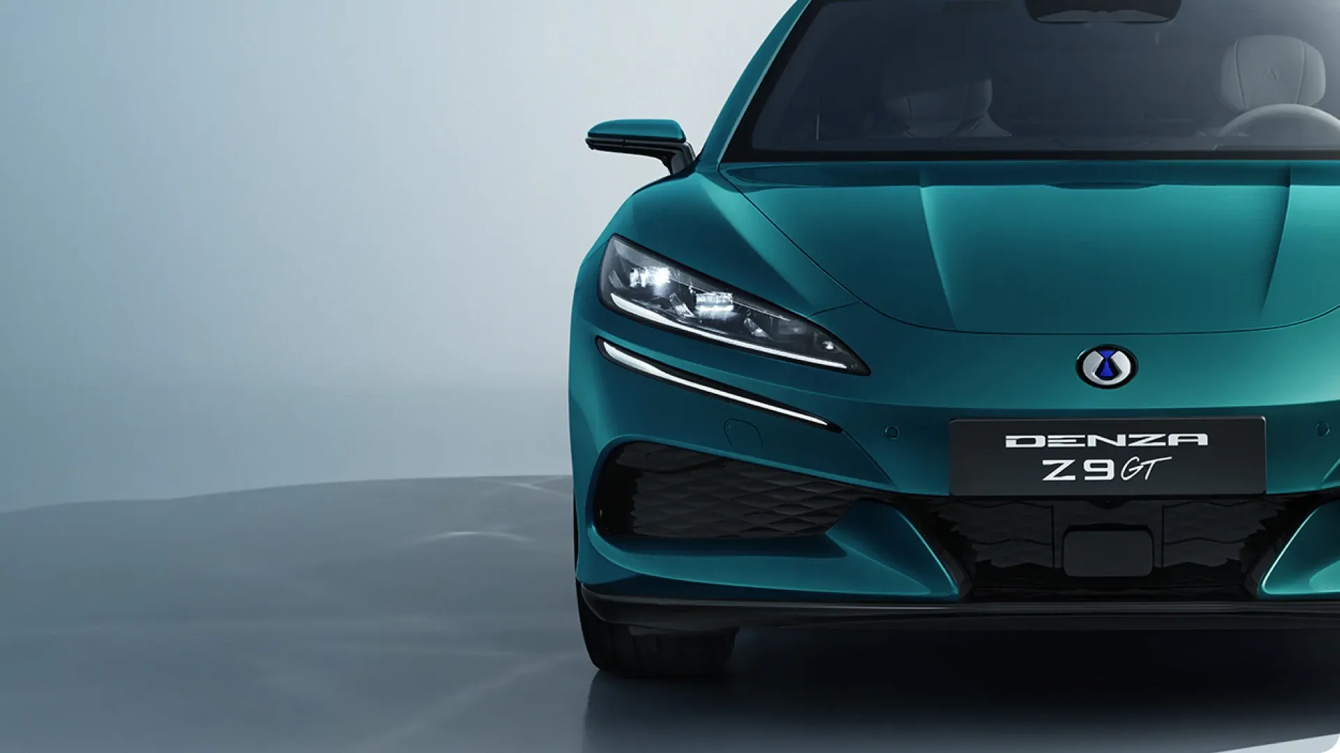 Denza Z9 GT verde-azulado, vista frontal