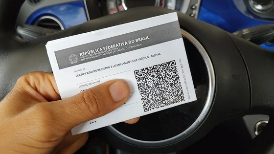 Documento de carro, multa, CRLV, licenciamento, segurança no trânsito