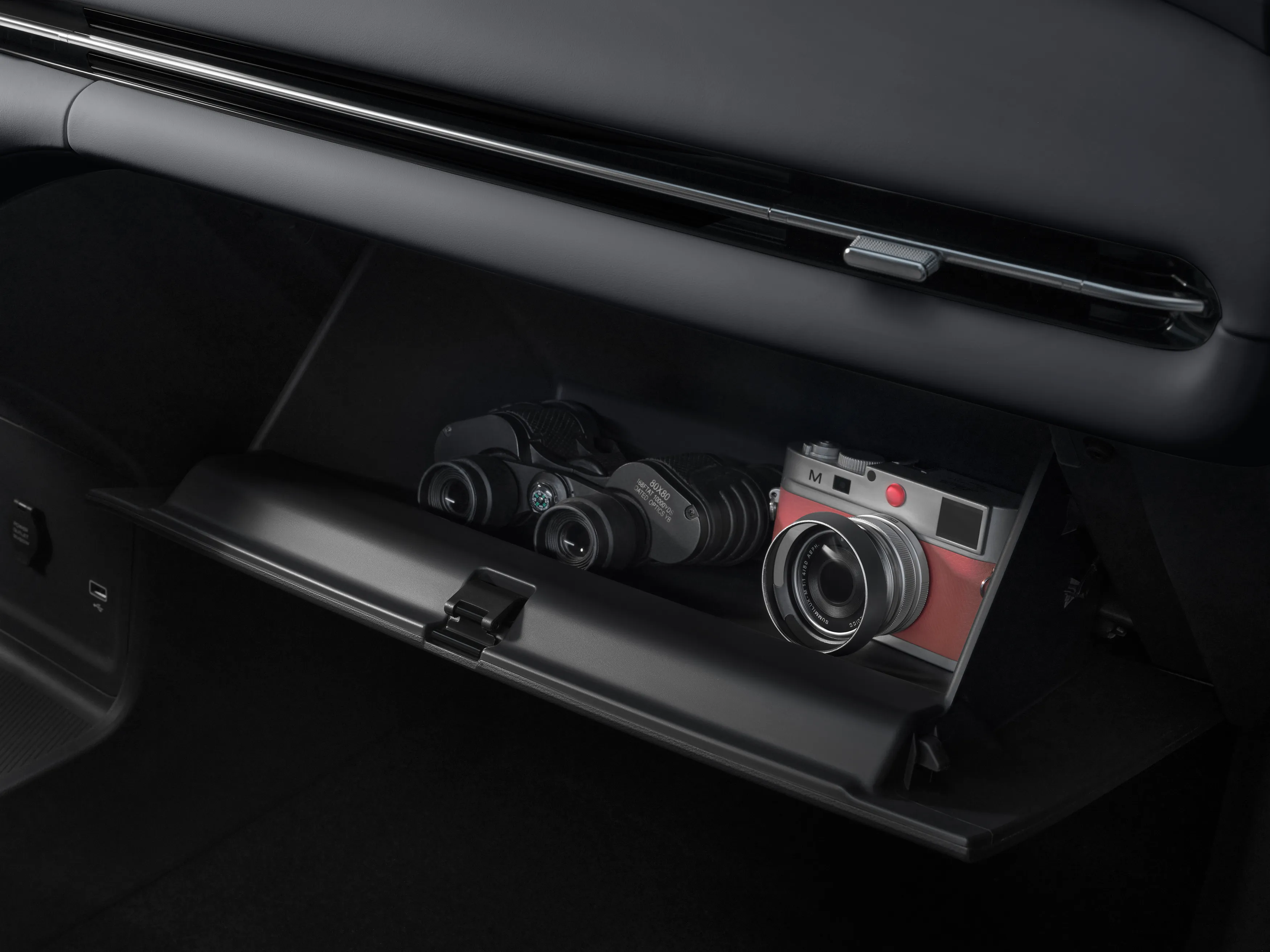 (左舵蓝黑)passenger-side storage box.jpg